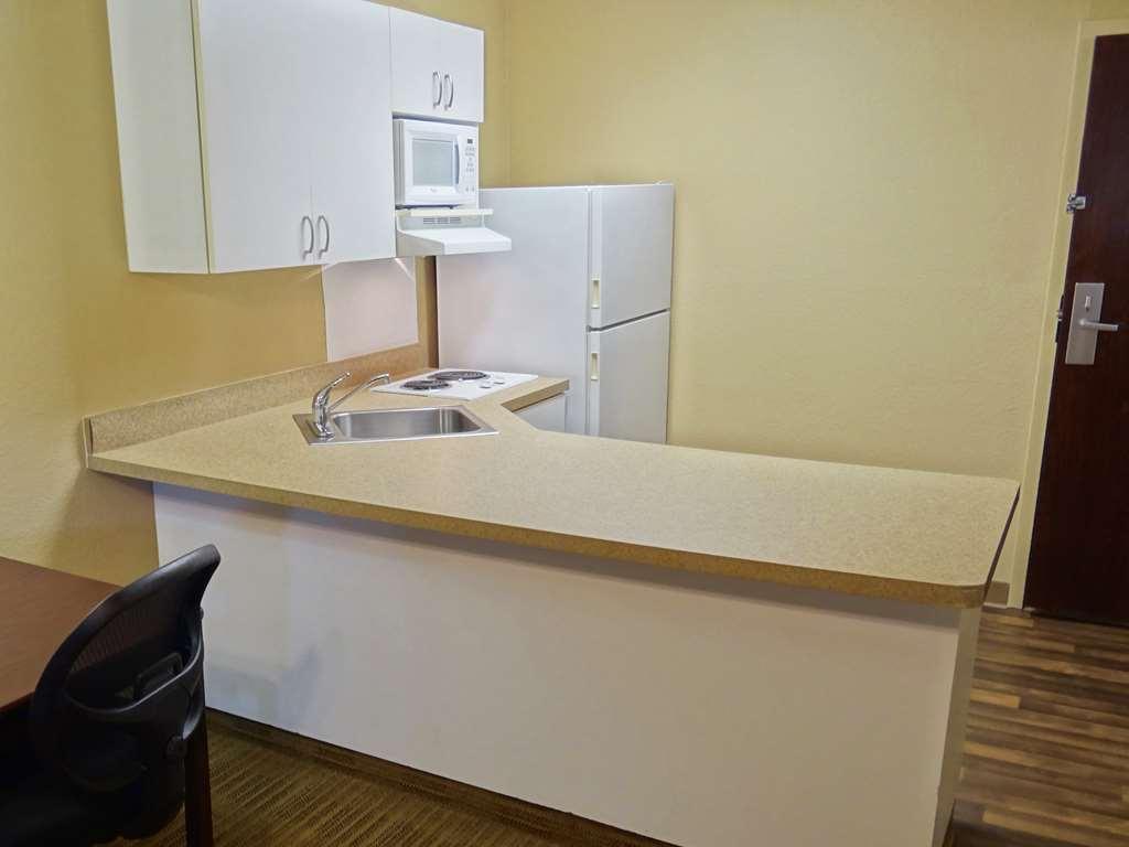 Sonesta Simply Suites Lafayette Airport Стая снимка